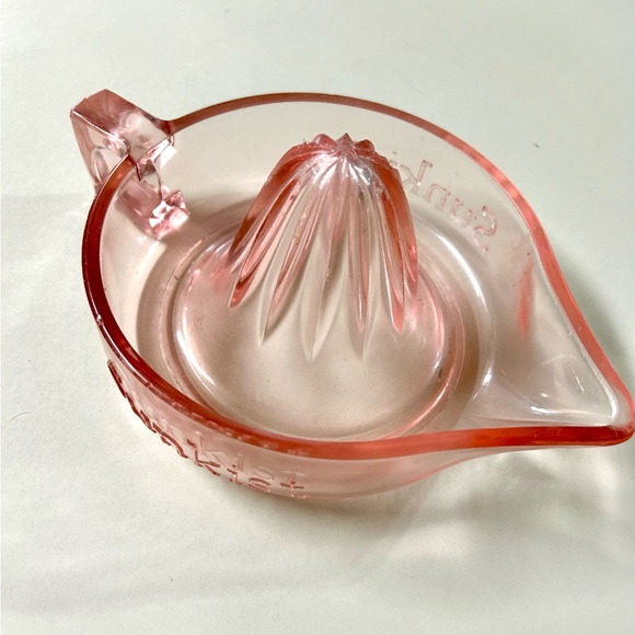 Vintage pink Sunkist Citrus Juicer MAKE ME AN OFFER!!! - Picture 4 of 4